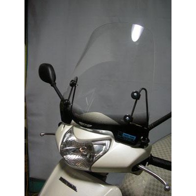 kính chắn gió xe máy