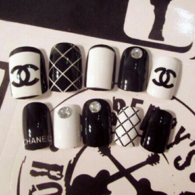 Bộ 24 móng tay giả kèm keo