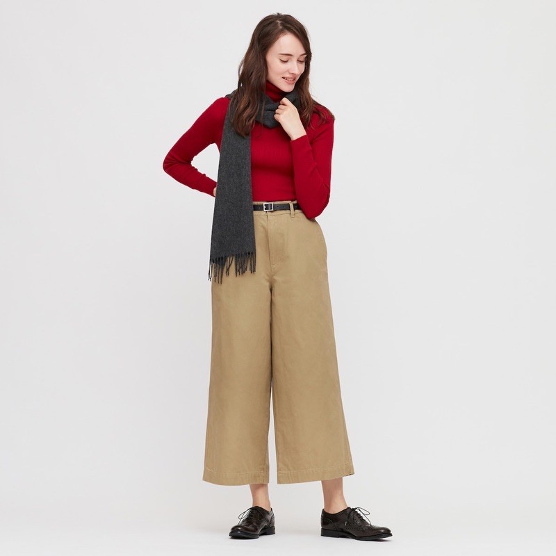 Quần kaki nữ ống rộng dòng thời trang, năng động của UNIQLO - Nhật Bản