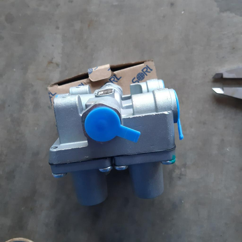 Van chia hơi, Bộ chia hơi xe Thaco 6-8 tấn, 4 vú, 5 lỗ hơi: 4 lỗ M16+ 1 lỗ M22. Hàng Pener