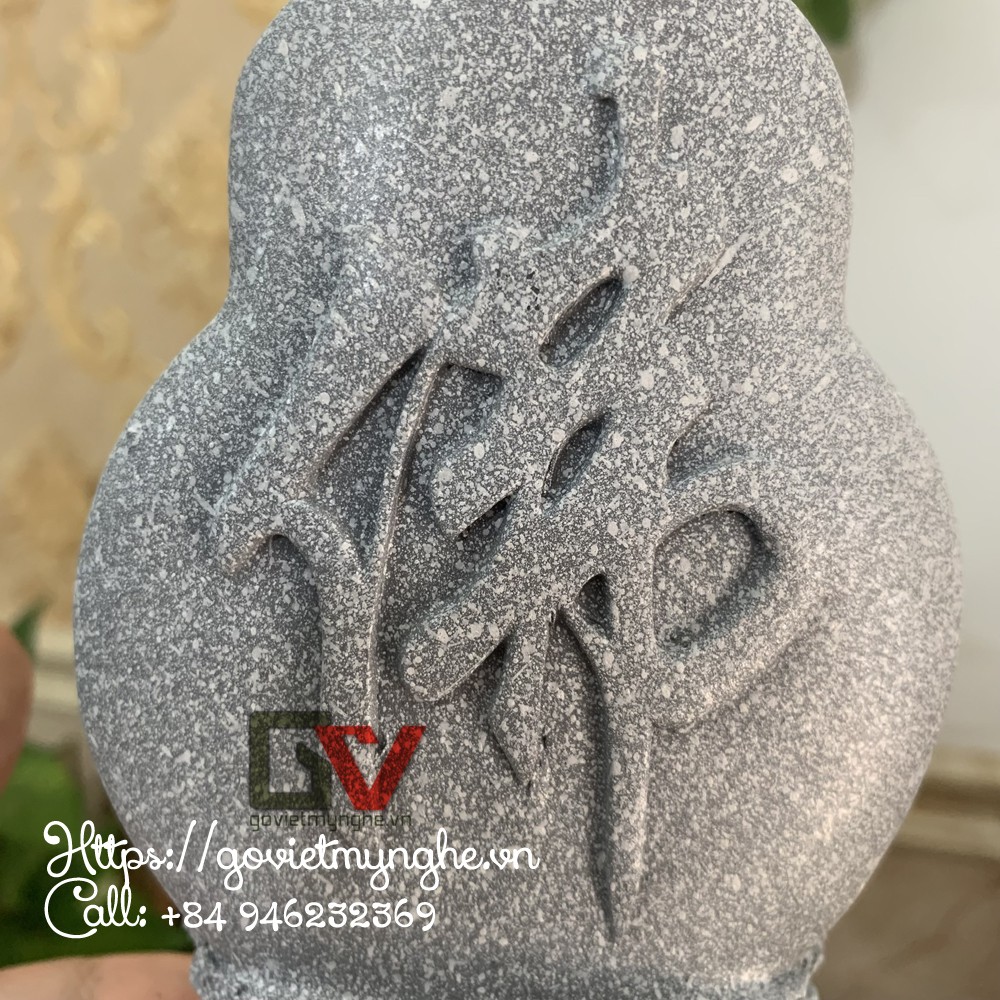 Tượng đá Quan Thế Âm Bồ Tát ngồi đài sen + chữ "Phật" phía sau - Chiều cao 15cm - Màu xám
