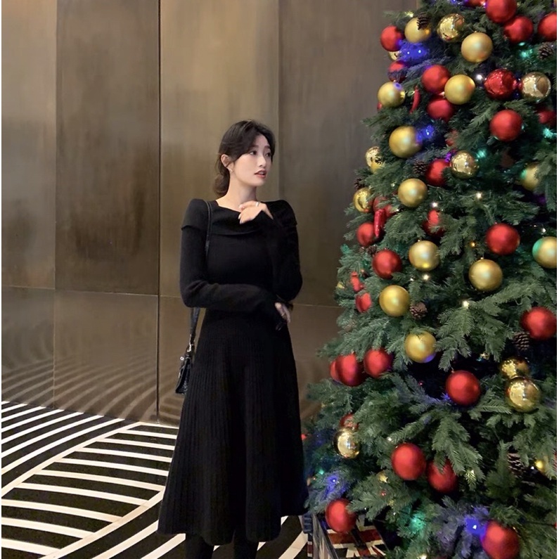 Đầm len trễ vai chân váy xếp ly