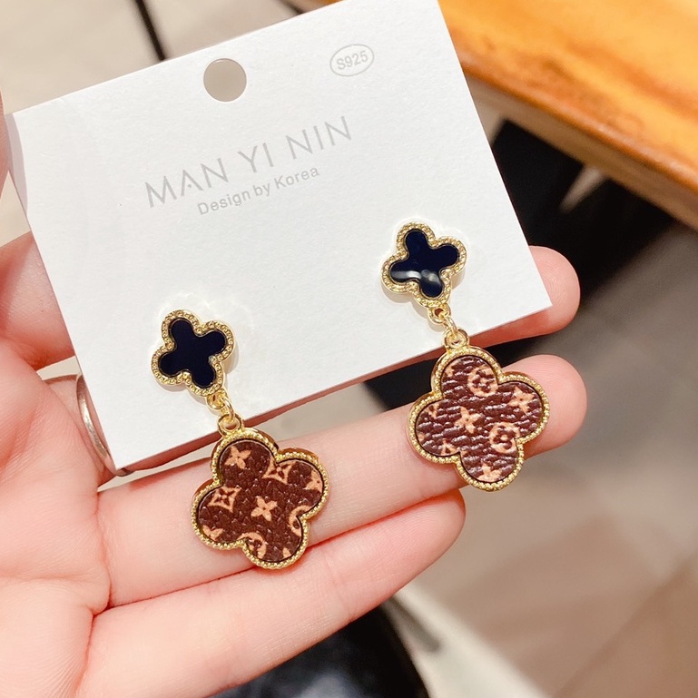 Bông tai nữ đính đá cá tính Ròm House chuôi bông bạc 925 kiểu dáng bông tai thương hiệu cực kỳ sang chảnh - ms45k010