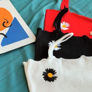 Áo 2s croptop thêu hoa cúc