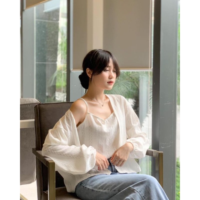 Set áo 2 dây kèm áo khoác cardigan mỏng tay bo họa tiết chìm #2030