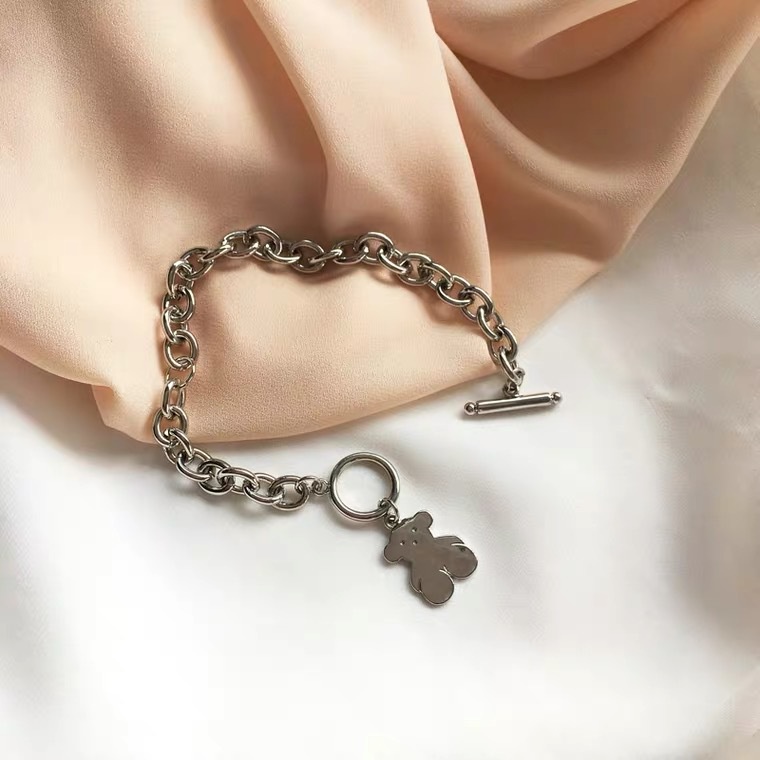 Vòng đeo tay bằng thép titan họa tiết chú gấu dễ thương