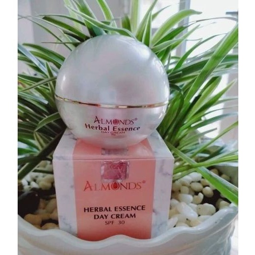 Kem dưỡng da ban ngày hạnh nhân ,cao nám, cao mụn  Almonds