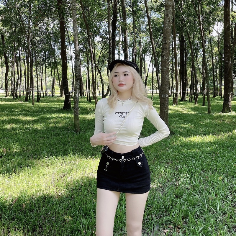 Áo Croptop Tay Dài Phối Ren Thêu chữ Monstier Club