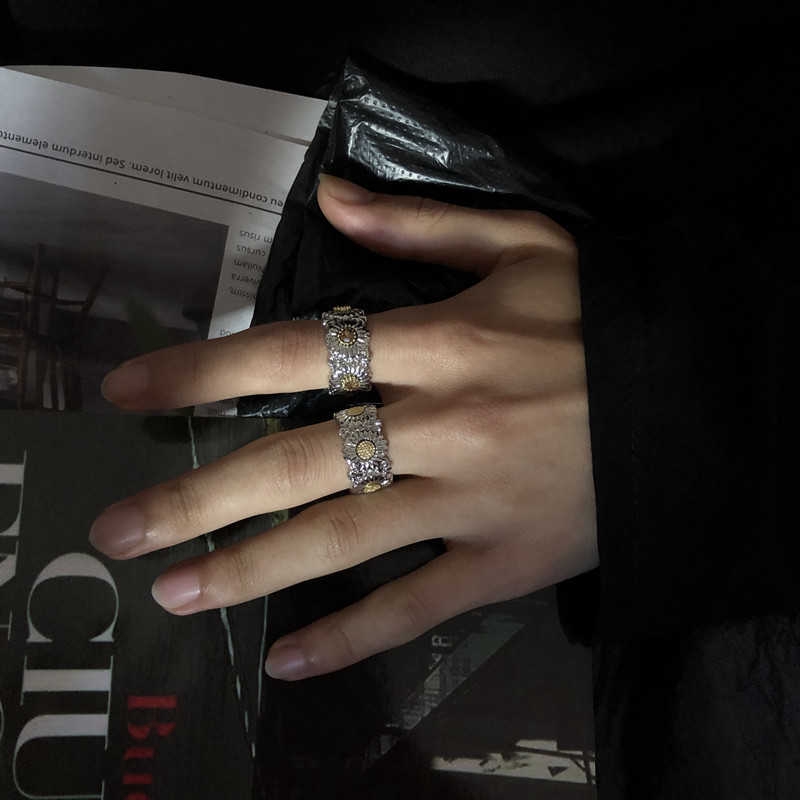 Nhẫn Đôi Họa Tiết Hoa Cúc Đính Kim Cương Phong Cách Thời Trang Nhật Hàn 22183