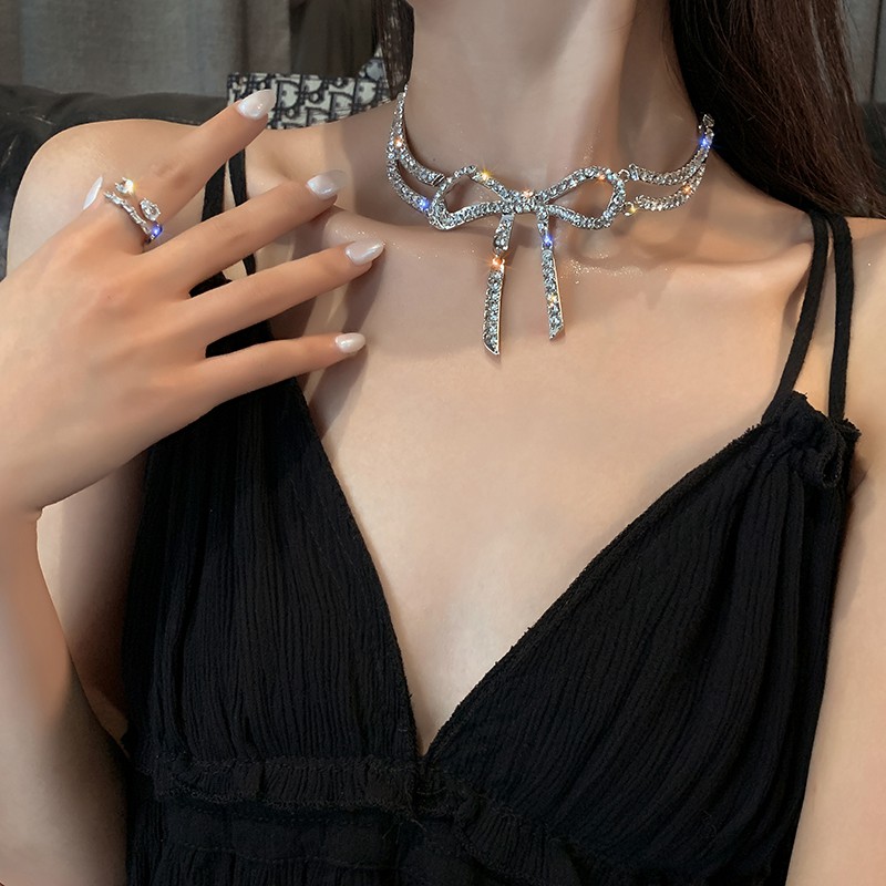 Vòng cổ chocker tạo khung hình nơ đính đá cổ điển sang trọng_M1414