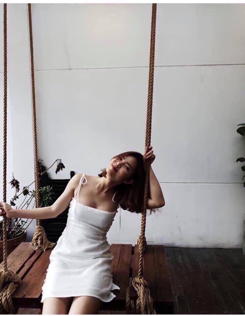 [Mã FATHANG5 giảm 10K đơn 50K] Đầm trắng hai dây nút bọc hông | BigBuy360 - bigbuy360.vn