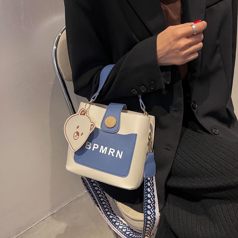 Womens portable crossbody bag 2022 spring and summer new fashion niche