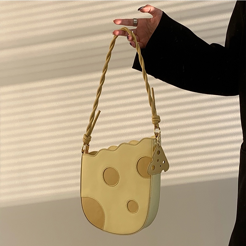 Túi xách nhỏ IELGY màu vàng kem phù hợp với mọi phong cách ngọt ngào cho nữ