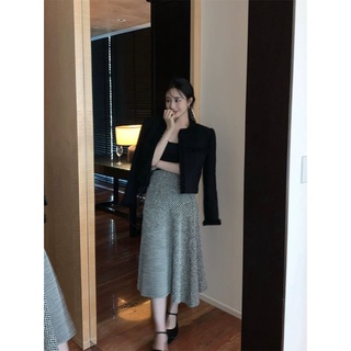 (SẴN) Áo dạ tweed đen đánh tua