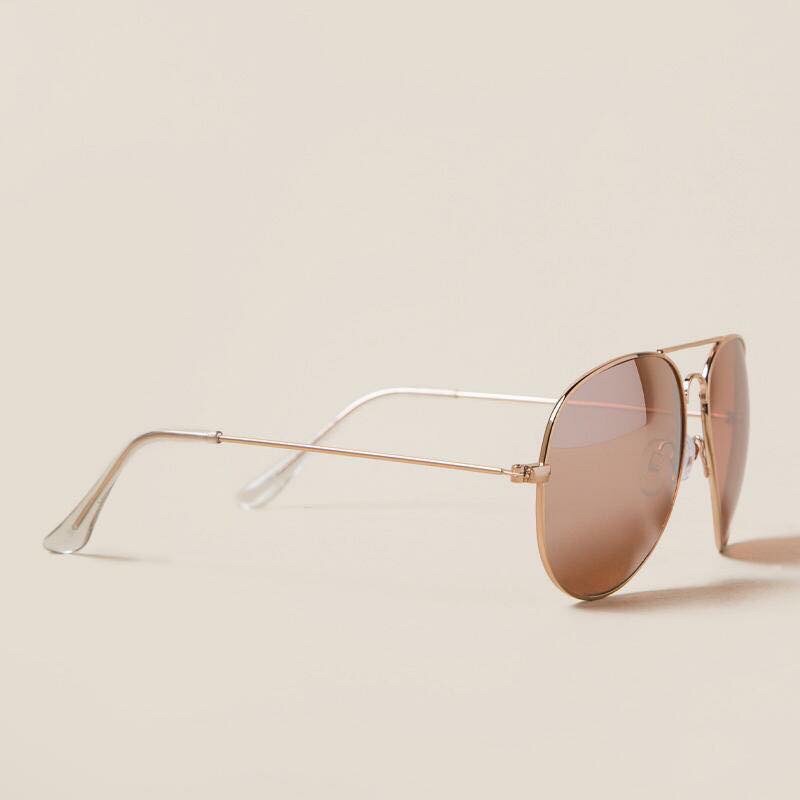 Kính râm gọng sắt