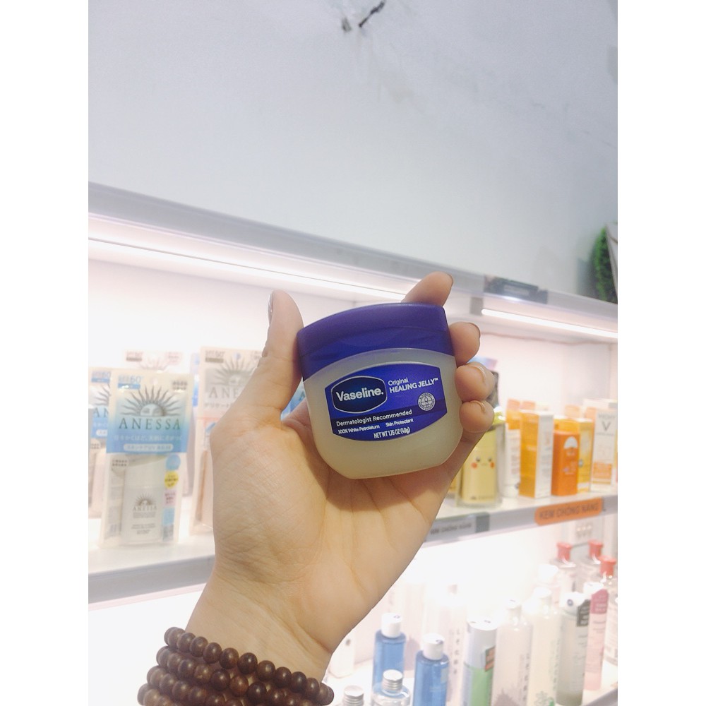 Sáp dưỡng nẻ Vaseline Petroleum Jelly Original cung cấp độ ẩm 49g