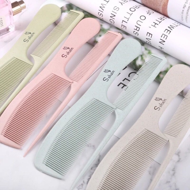 Lược chải tóc  . .