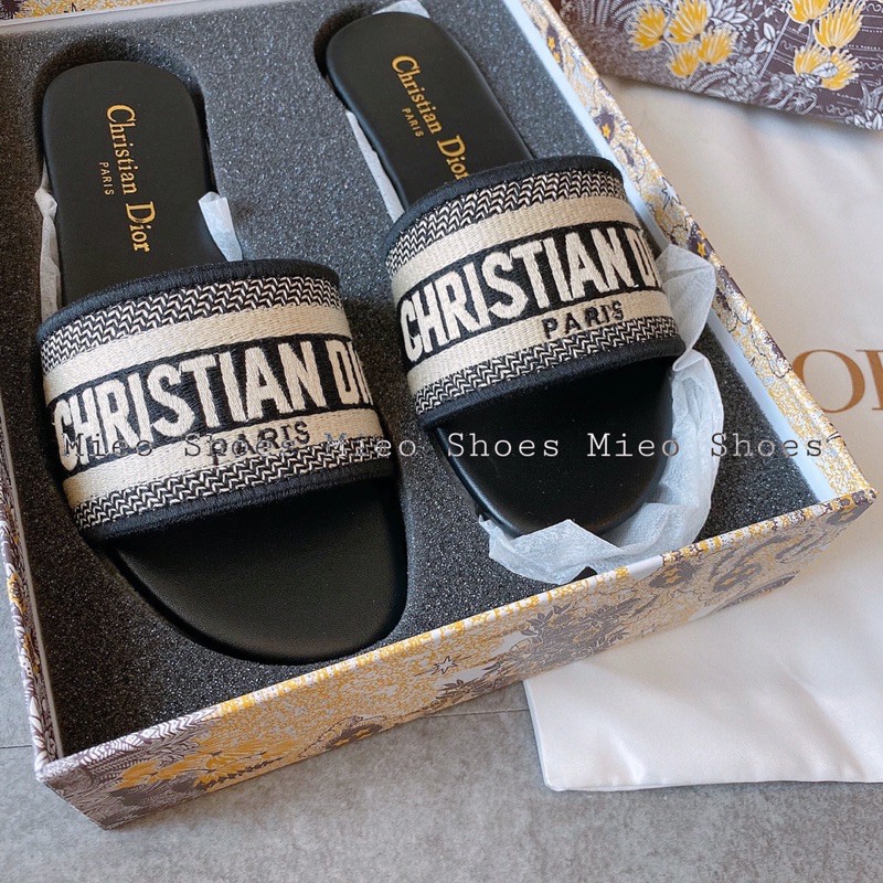 DÉP QUAI NGANG ĐÌ O HÀNG NHẬP XỊN ( D940 D1725 D1731 D1732)