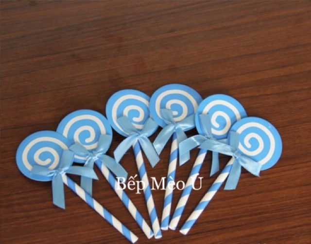 Que cắm kẹo nhiều màu trang trí bánh kem