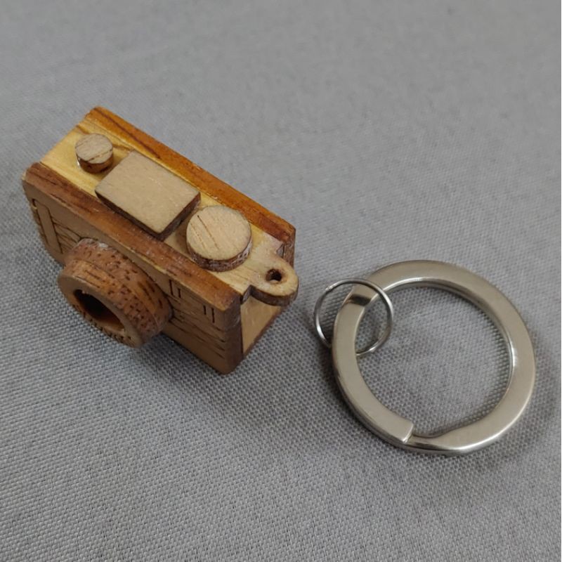 Móc khoá gỗ hình máy ảnh