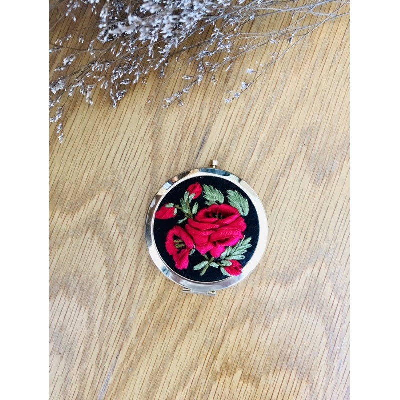 Gương thêu handmade