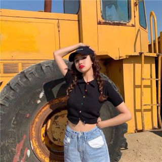 Áo croptop thun gân nút màu cá tính