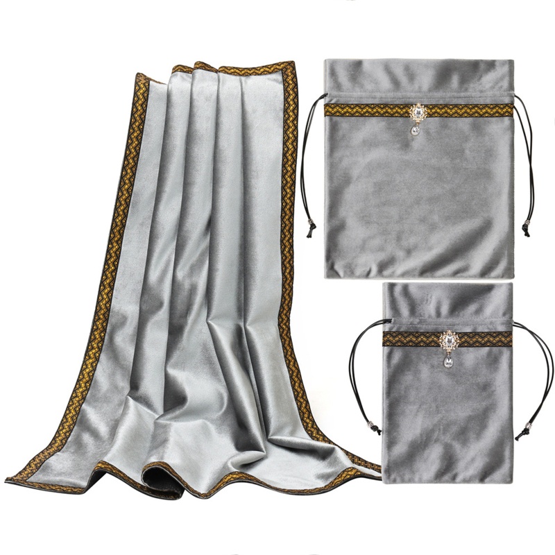 Tấm Thảm Trải Bàn Chơi Game Hình Vuông Bằng Vải Nhung Kèm Túi Đựng Thẻ Bài Tarot Pou