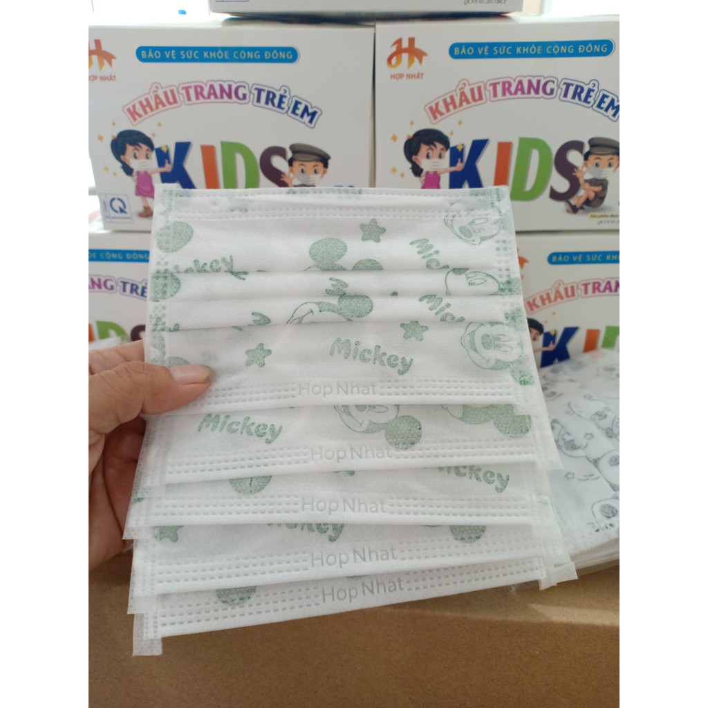 Hộp 50 chiếc khẩu trang y tế nhãn hiệu HỢP NHẤT, sản phẩm có giấy kiểm định chất lượng.