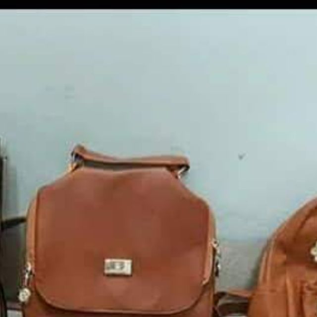 Túi đeo màu da bò