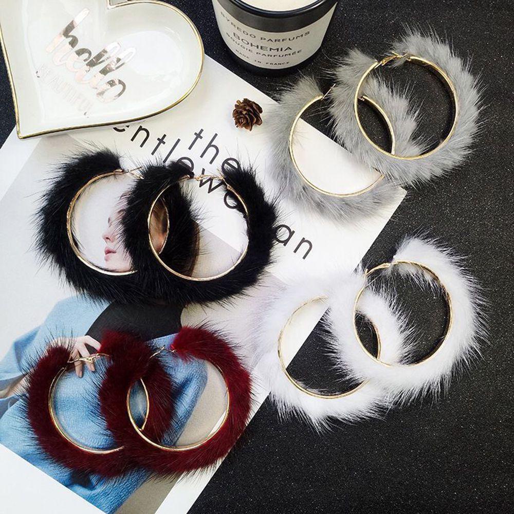 1 Đôi Bông Tai Hình Tròn Phủ Lông Ấm Áp Thời Trang