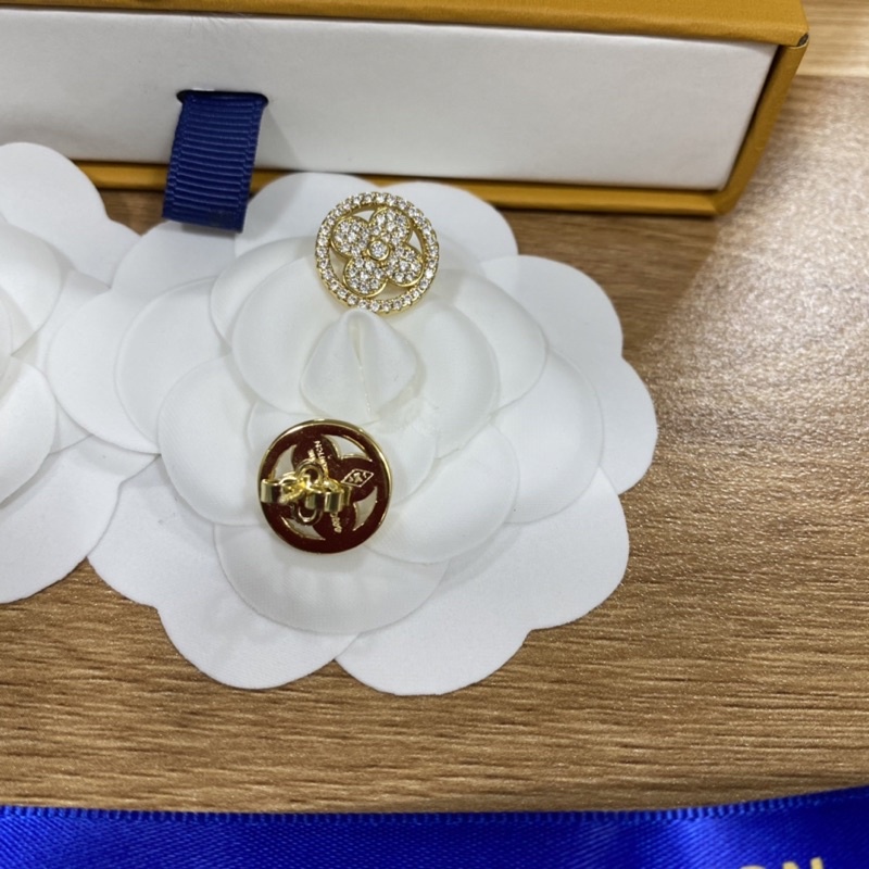 Ảnh thật- Bông tai cao cấp LV full box phụ kiện