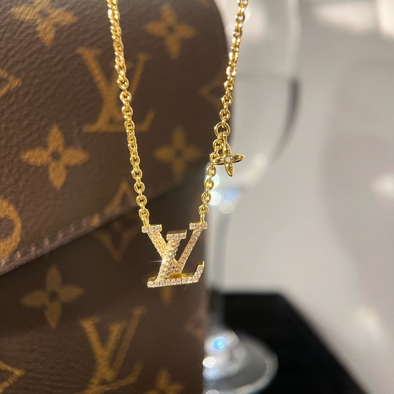 Dây chuyền nữ mặt LV đính đá cao cấp logo thương hiệu Louis Vuitton vòng cổ nữ mẫu mới 2022