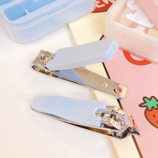 Bộ bấm móng tay cho bé đầu tròn - nhọn bằng thép không gỉ có hộp đựng dễ thương - TiNa’s House