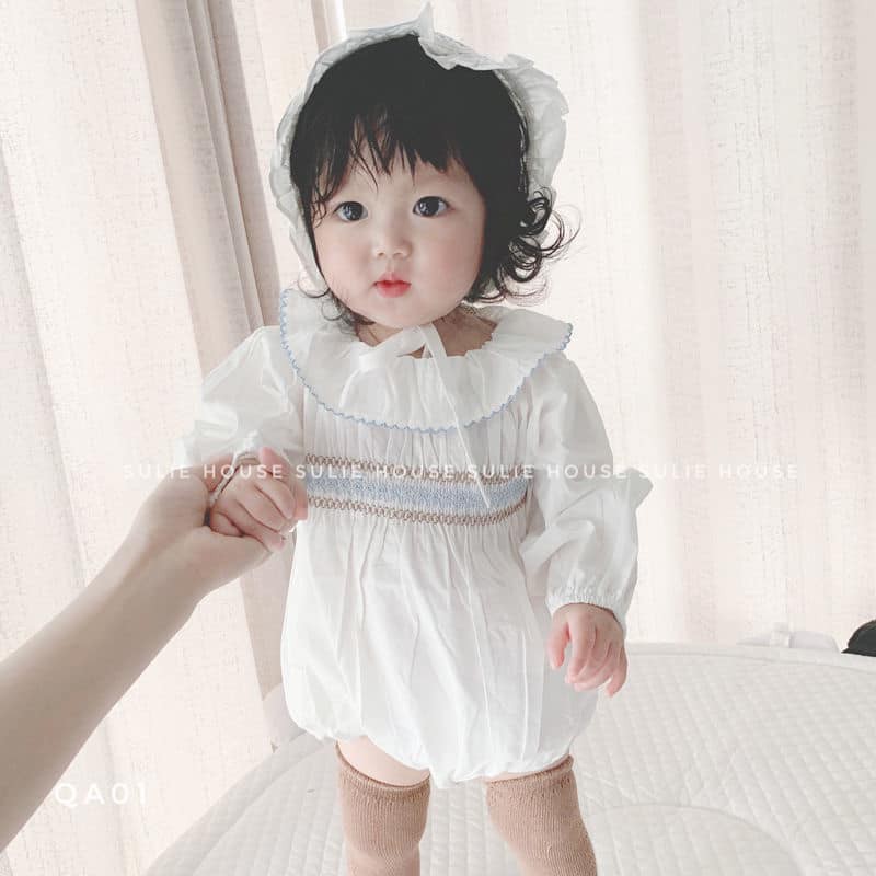 Set body váy kèm mũ trắng dài tay QA01
