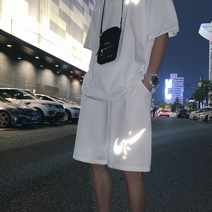 Quần đùi thể thao dáng rộng phản quang phong cách Hàn Quốc dành cho nam giới