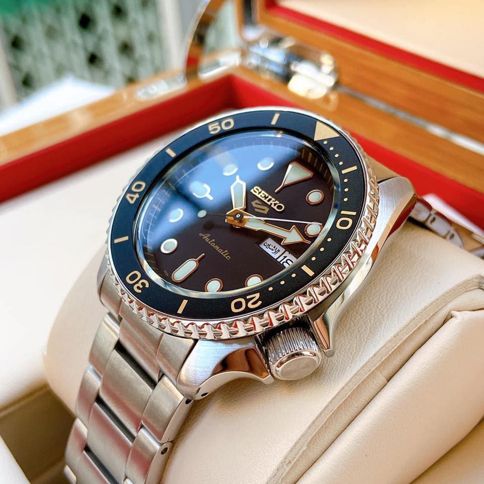 Đồng hồ Nam Seiko 5 cơ tự động Sports, kính cứng Hardlex, dây thép không gỉ SRPD57K1