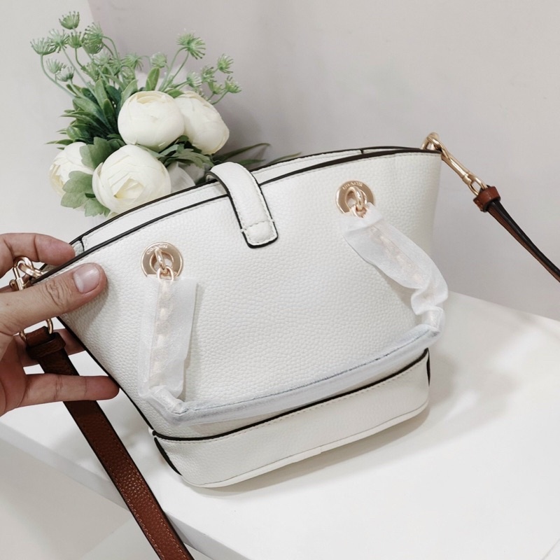 TÚI COACH LANE BUCKET C8399