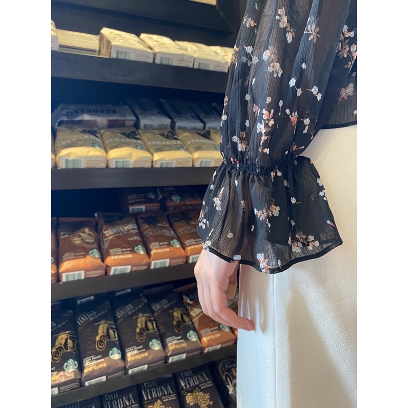 [Thiết kế có sẵn ]Áo hoa trễ vai mùa thu nhập khẩu Hàn Quốc phong cách tiểu thư sang chảnh | BigBuy360 - bigbuy360.vn