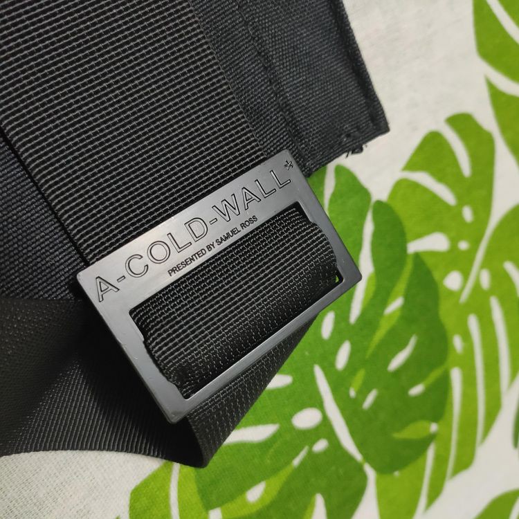 Túi đeo ngực A-COLD-WALL* padded utility bag ss20