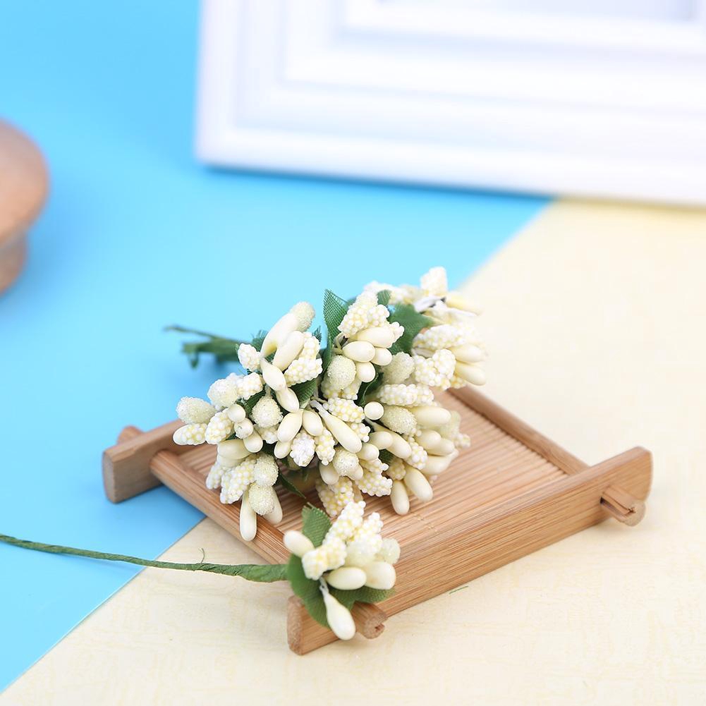 Bó hoa nhân tạo xinh xắn dùng để trang trí