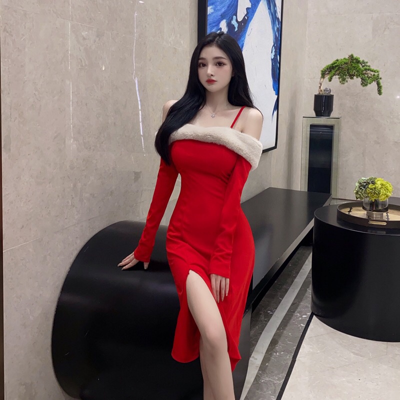 Váy trễ vai viền lông xẻ đùi tay dài