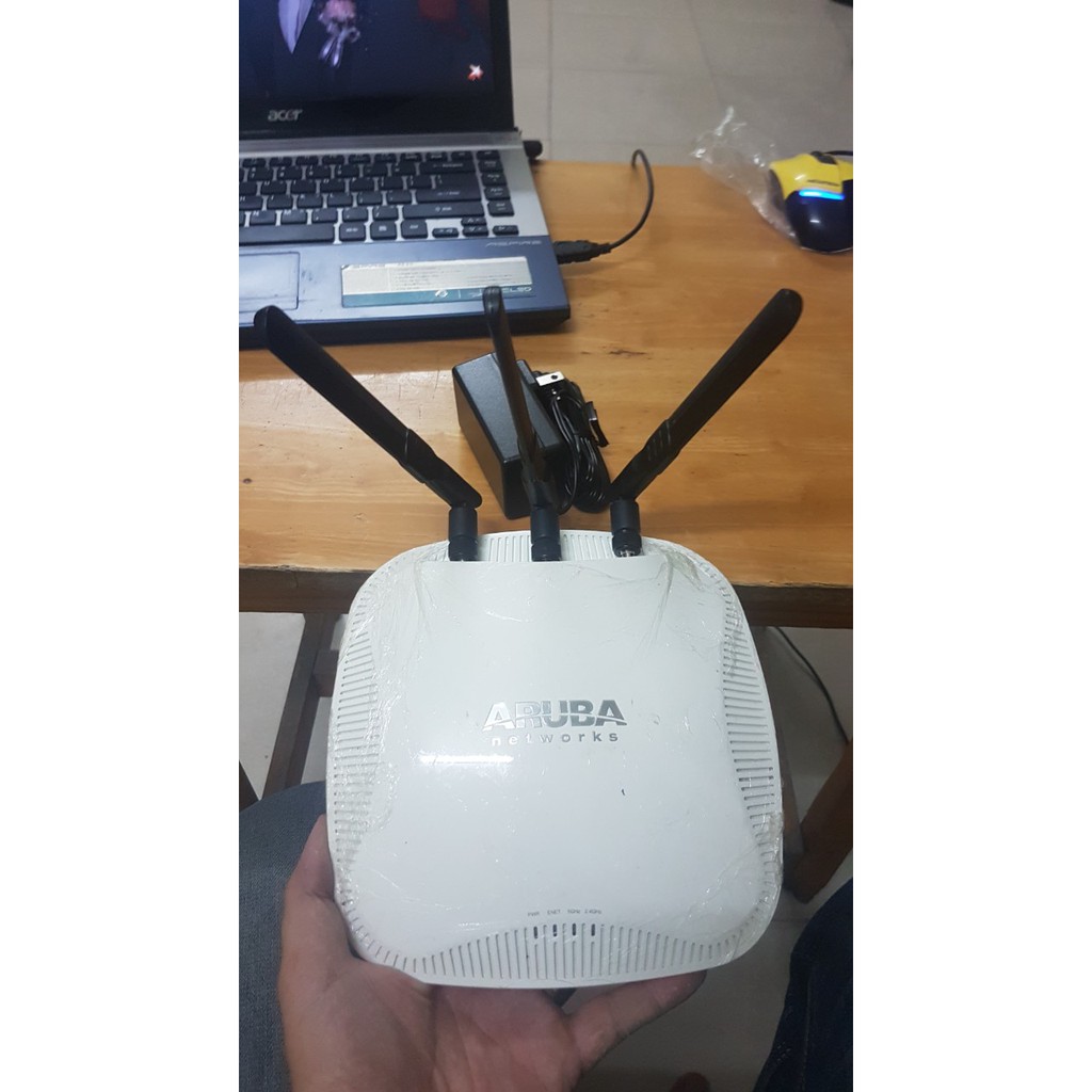 Phát wifi khủng Aruba 114 3 anten siêu tải trọng