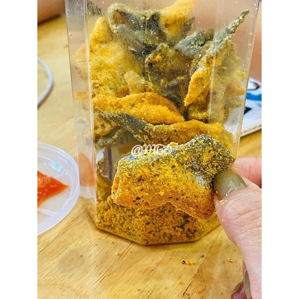Da cá sấy giòn lắc trứng muối