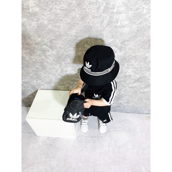 Mũ bucket đen trắng