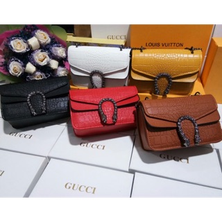 Túi xách đeo chéo đầu rồng da vân rắn