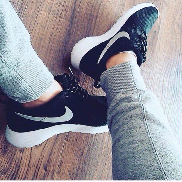 Roshe run sale còn 180k 