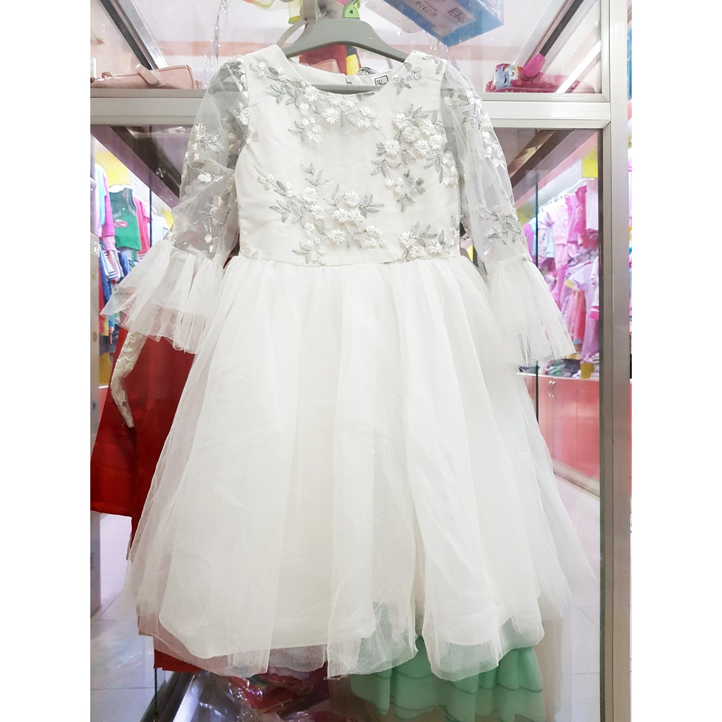 Đầm voan da hội trắng thêu hoa tay lỡ cho bé gái làm cô dâu