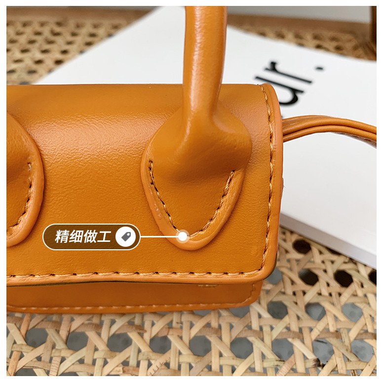 Túi đeo chéo JACQUEMUS kiểu dáng mini độc đáo