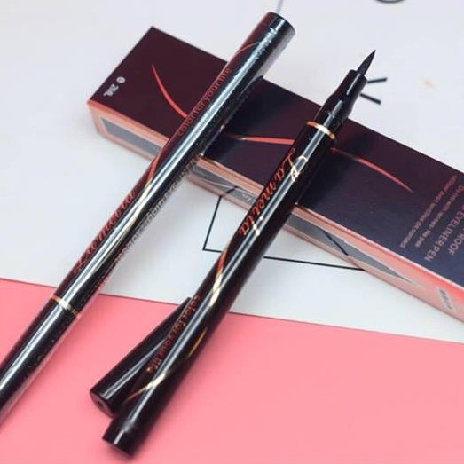 Bút dạ kẻ mắt siêu mảnh Lameila