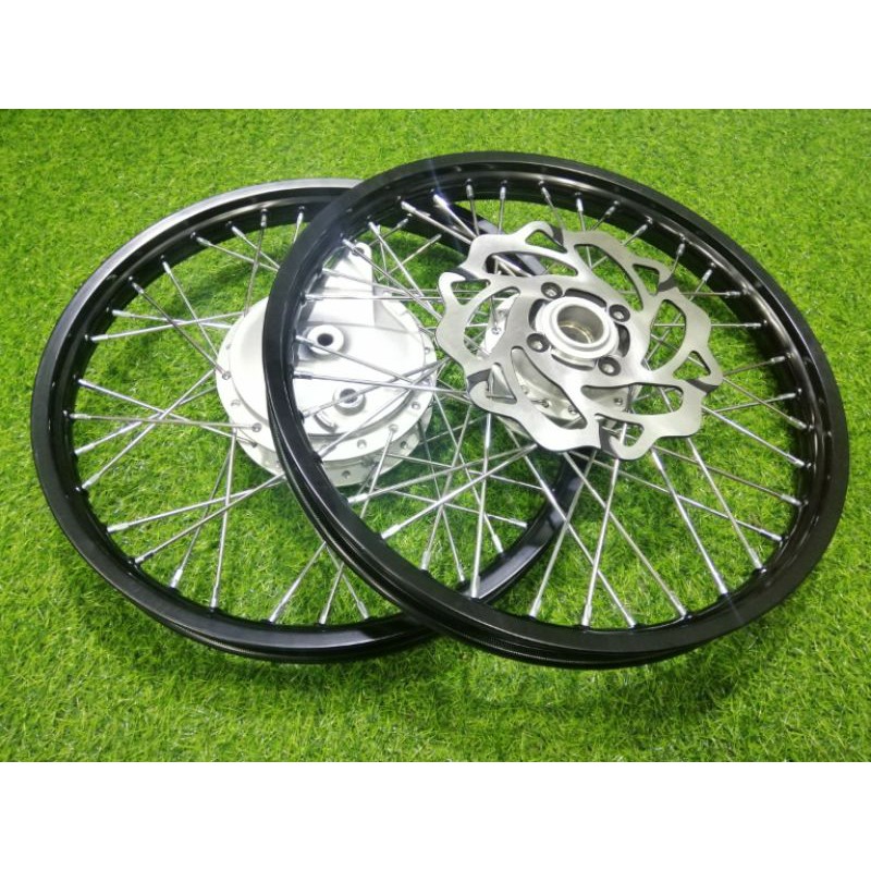 Bánh căm yamaha Sirius Jupiter 1 thắng đĩa trước thắng đùm sau phanh cơ,đùm sơn bạc căm mạ crom niềng nhôm đen thái